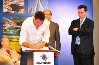 Картинка мужчины ronaldo lu& 237 naz& 225 rio de lima роналдо r9 бразилецфутбол футболист