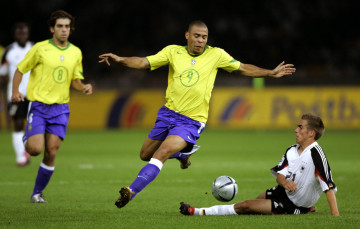 Картинка ronaldo спорт футбол роналдо r9 brazil бразилия сборная товарищеский германия футболист форвард финт