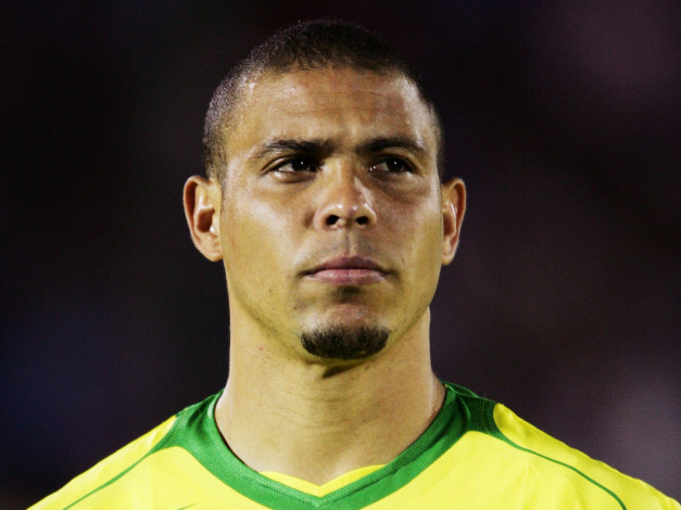 Обои картинки фото ronaldo, спорт, футбол, бразилец, brazil, футболист, форвард, взгяд