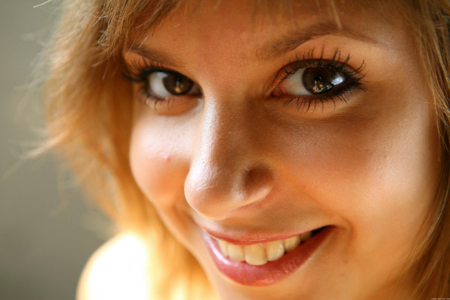 Обои картинки фото -Unsort Лица Портреты, basia, девушки, unsort, лица, портреты, сессия, фото, красотка, фон, стена, стройка, поза, met-art, модель, секси