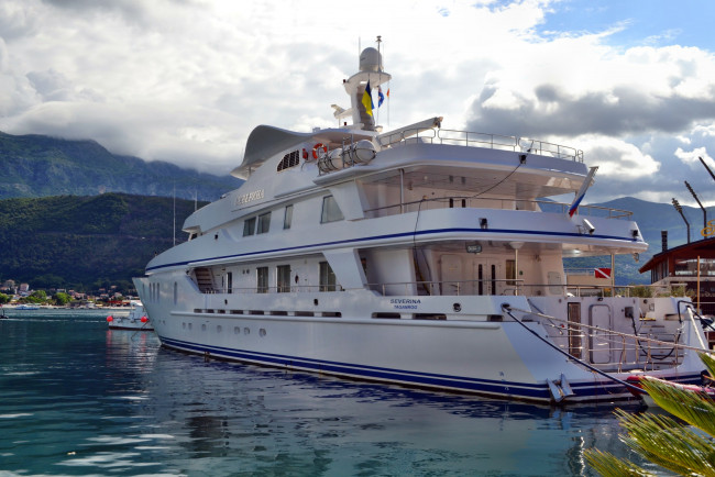 Обои картинки фото корабли, Яхты, будва, черногория, яхта, порт