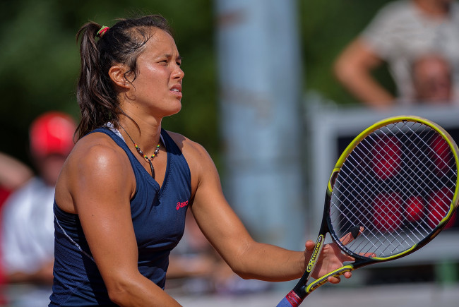 Обои картинки фото thorpe laura, спорт, стадионы, девушка, ракетка, корт