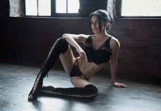 Картинка девушки -unsort+ брюнетки +шатенки сапоги белье