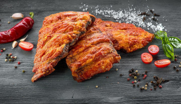 Картинка еда мясные+блюда помидоры соль базилик перец ребрышки томаты