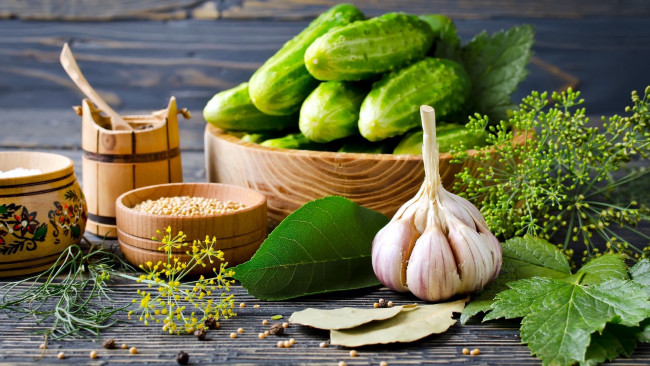 Обои картинки фото еда, огурцы, укроп, чеснок