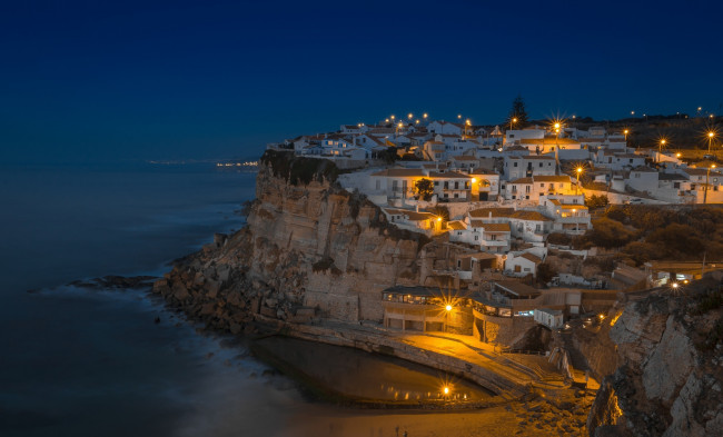 Обои картинки фото города, - огни ночного города, море, дома, панорама, ночь