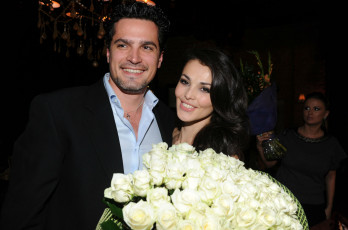 Картинка разное знаменитости сати казанова шатенка певица букет мужчина