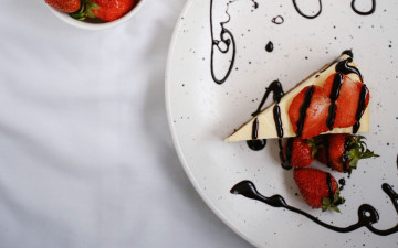 Картинка еда пирожные +кексы +печенье клубника пирожное лакомство