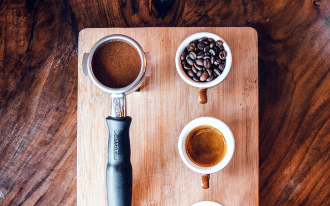 Обои картинки фото еда, кофе,  кофейные зёрна, зерна, напиток