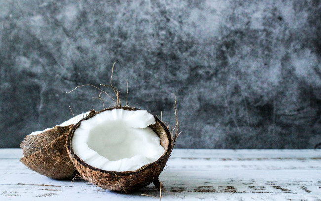 Обои картинки фото еда, кокос, половинки