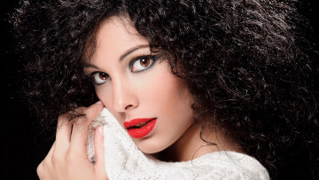 Картинка девушки -+лица +портреты брюнетка алая помада