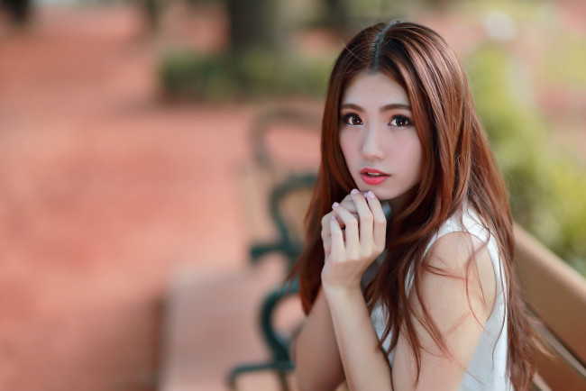 Обои картинки фото девушки, - азиатки, шатенка, скамейка