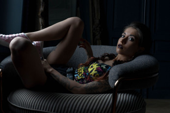 Картинка девушка+-+girl девушки -+брюнетки +шатенки девушка женщина брюнетка темноволосая сексуальная модель звезда позирует разная обувь верхняя стильная одежда нижнее эротическое бельё трусы лифчик колготки чулки аксессуары макияж и множество элементов на фотографии