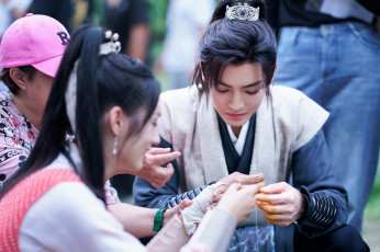 Картинка разное знаменитости neo hou минхао актеры костюмы забота