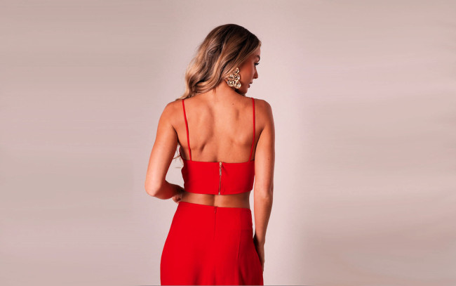 Обои картинки фото девушки, tara goddard, русая, топ, юбка