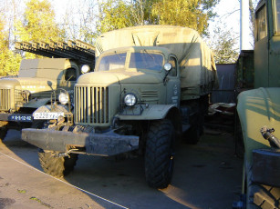 Картинка автомобили зил грузовики