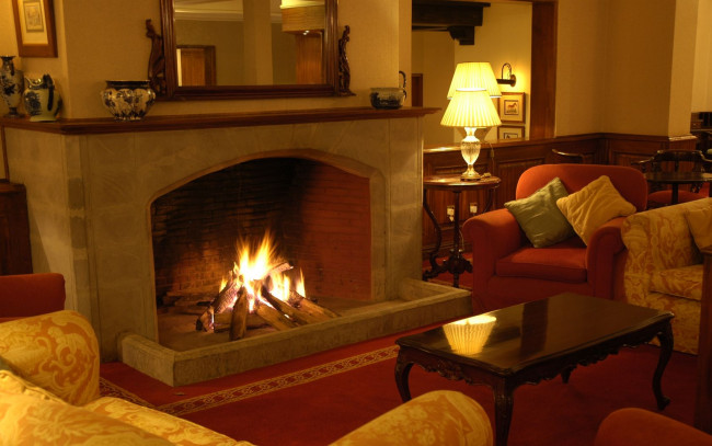 Обои картинки фото интерьер, камины, камин, лампа