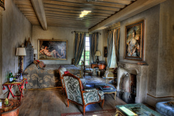 Картинка интерьер спальня кресло кровать картины камин