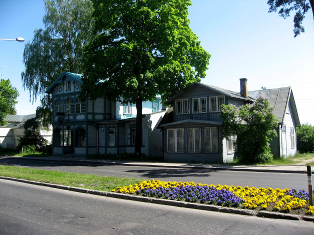 Обои картинки фото latvia, jurmala, города, здания, дома, домик, деревья, улица