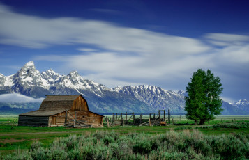 Картинка природа пейзажи сарай дерево равнина горы