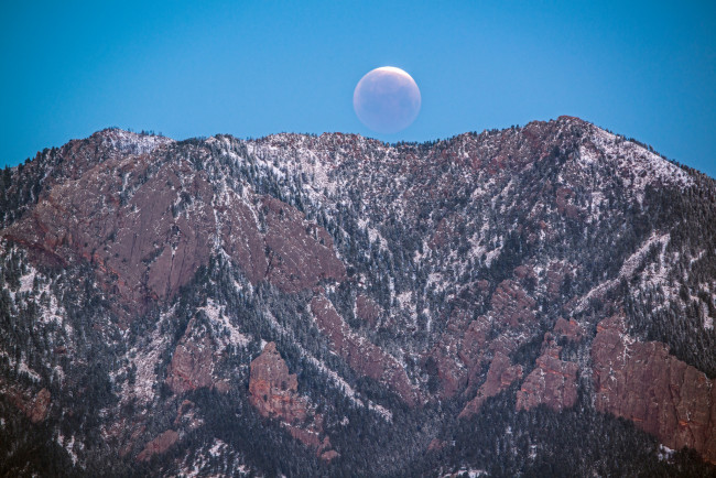 Обои картинки фото природа, горы, вечер, луна, небо, гора