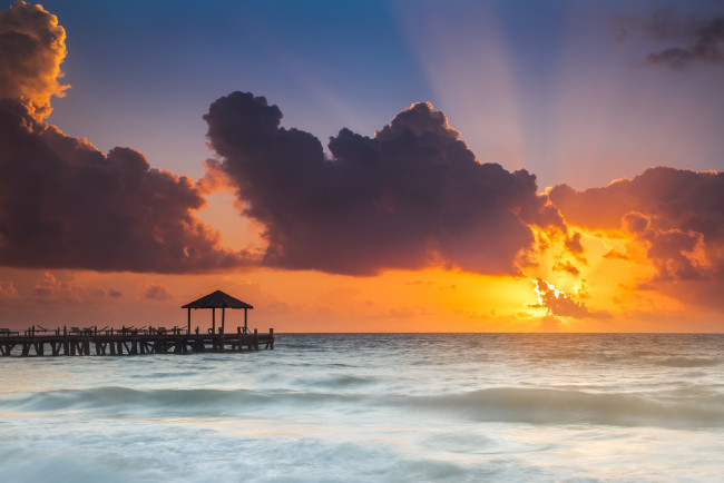 Обои картинки фото природа, восходы, закаты, лучи, вечер, закат, небо, облака, солнце