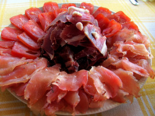 Картинка еда колбасные+изделия ассорти