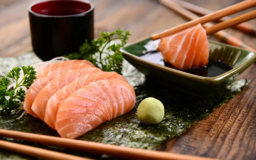 Картинка еда рыбные+блюда +с+морепродуктами палочки соус соевый лосось васаби петрушка
