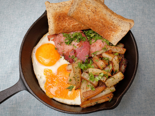 Обои картинки фото еда, Яичные блюда, яичница, хлеб