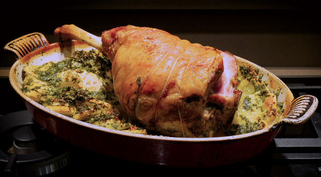 Обои картинки фото еда, мясные блюда, гарнир, рулька