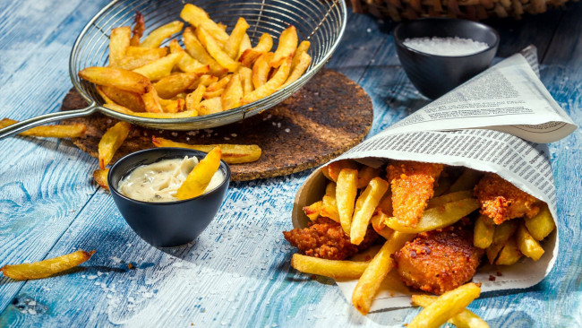 Обои картинки фото еда, Чипсы,  картофель фри, ломтики, соус