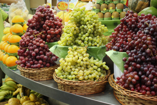 Обои картинки фото еда, фрукты,  ягоды, прилавок