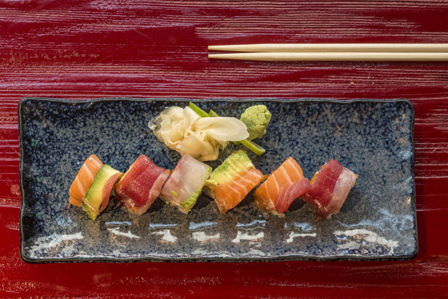 Обои картинки фото еда, рыба,  морепродукты,  суши,  роллы, деликатесы