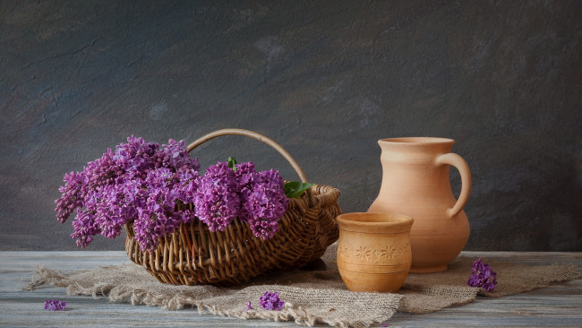 Обои картинки фото цветы, сирень, корзинка, кувшин