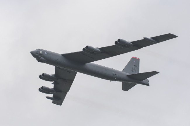 Обои картинки фото boeing b-52h stratofortress, авиация, боевые самолёты, ввс