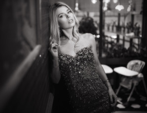 Картинка девушки neesy+rizzo монохромный модель женщины в помещении