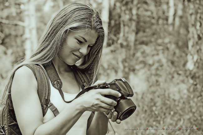 Обои картинки фото календари, компьютерный дизайн, улыбка, длинноволосая, фотоаппарат, девушка, женщина, calendar, 2019