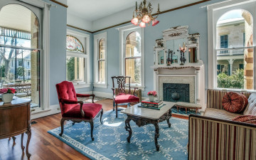 Картинка интерьер гостиная ковер диван стулья