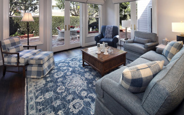 Картинка интерьер гостиная мягкий уголок кресла торшер