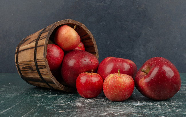 Обои картинки фото еда, яблоки, краснобокие