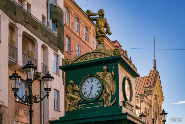 Обои картинки фото города, санкт-петербург,  петергоф , россия, архитектура, canon80d, электронные, часы, барометр, город, санкт, петербург, лансере, малая, конюшенная