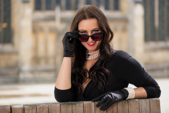 Картинка девушка+-+girl девушки -+брюнетки +шатенки девушка женщина шатенка темноволосая сексуальная модель звезда позирует разная обувь верхняя стильная одежда нижнее эротическое бельё трусы лифчик колготки чулки аксессуары макияж и множество элементов на фотографии