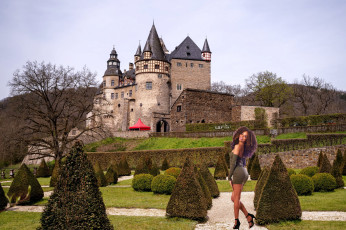 Картинка девушки cecilia+lion замок модель мини