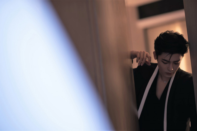 Обои картинки фото мужчины, hou ming hao, актер, зеркало