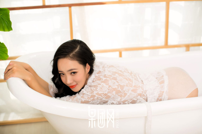 Обои картинки фото девушки, - азиатки, брюнетка, боди, ванна