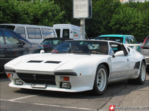 Картинка автомобили выставки уличные фото