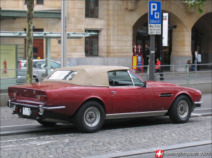 Картинка автомобили выставки уличные фото