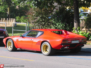 Картинка автомобили выставки уличные фото