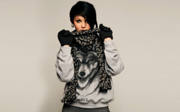 Картинка _Unsort+-НЕ+ВЫБИРАТЬ++ девушки  не выбирать волк блузон шарф брюнетка