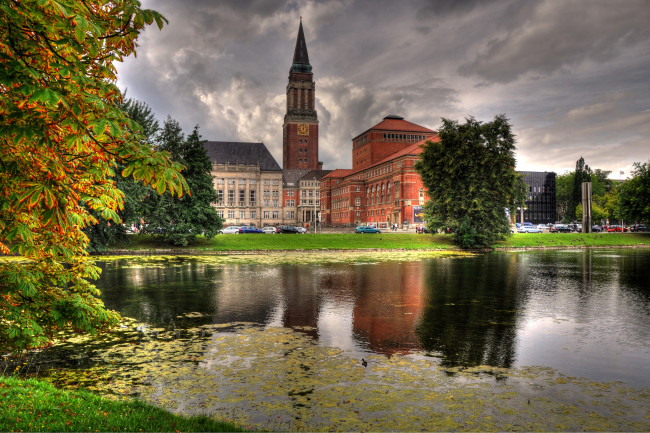 Обои картинки фото германия, киль, города, улицы, площади, набережные, дома, пруд, машины